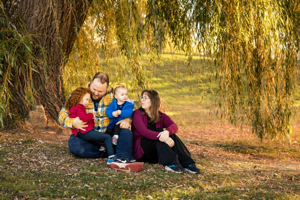 Myrick Park willow tree family photoby Photographer Jeff Wiswell of J.L. Wiswell Photography