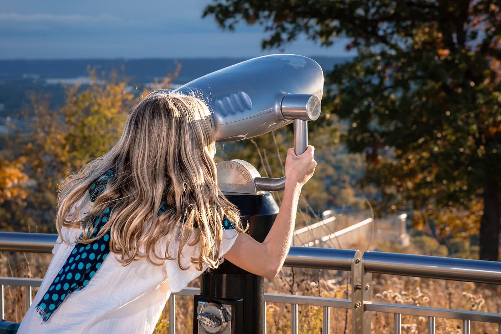 Outdoor family portraits Grandad's Bluff La Crosse Wisconsin — J.L. Wiswell Photography