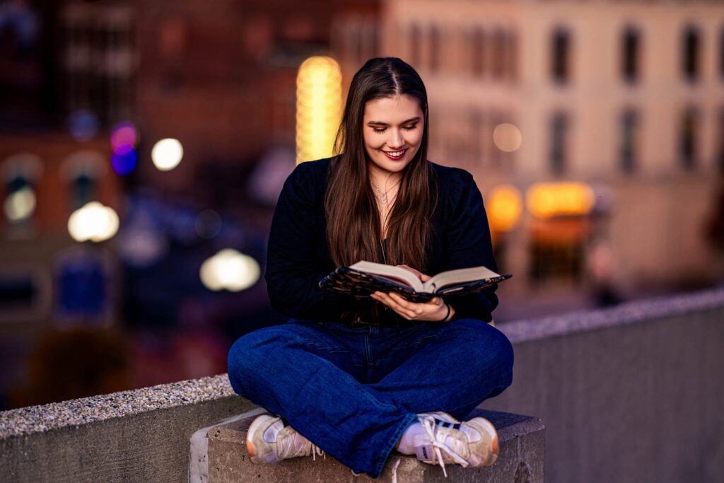 A senior session — gallery frame 1